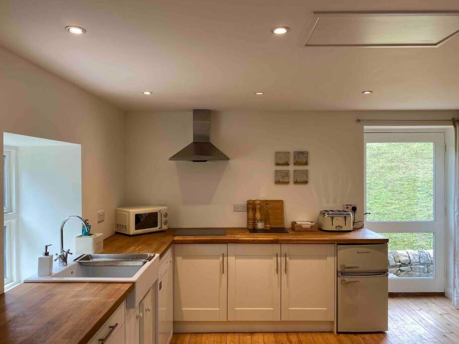 Luxury Peak District 2 Bedroom Boutique Cottage Two Dales Экстерьер фото