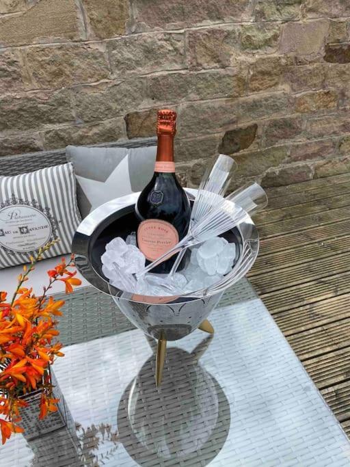 Luxury Peak District 2 Bedroom Boutique Cottage Two Dales Экстерьер фото